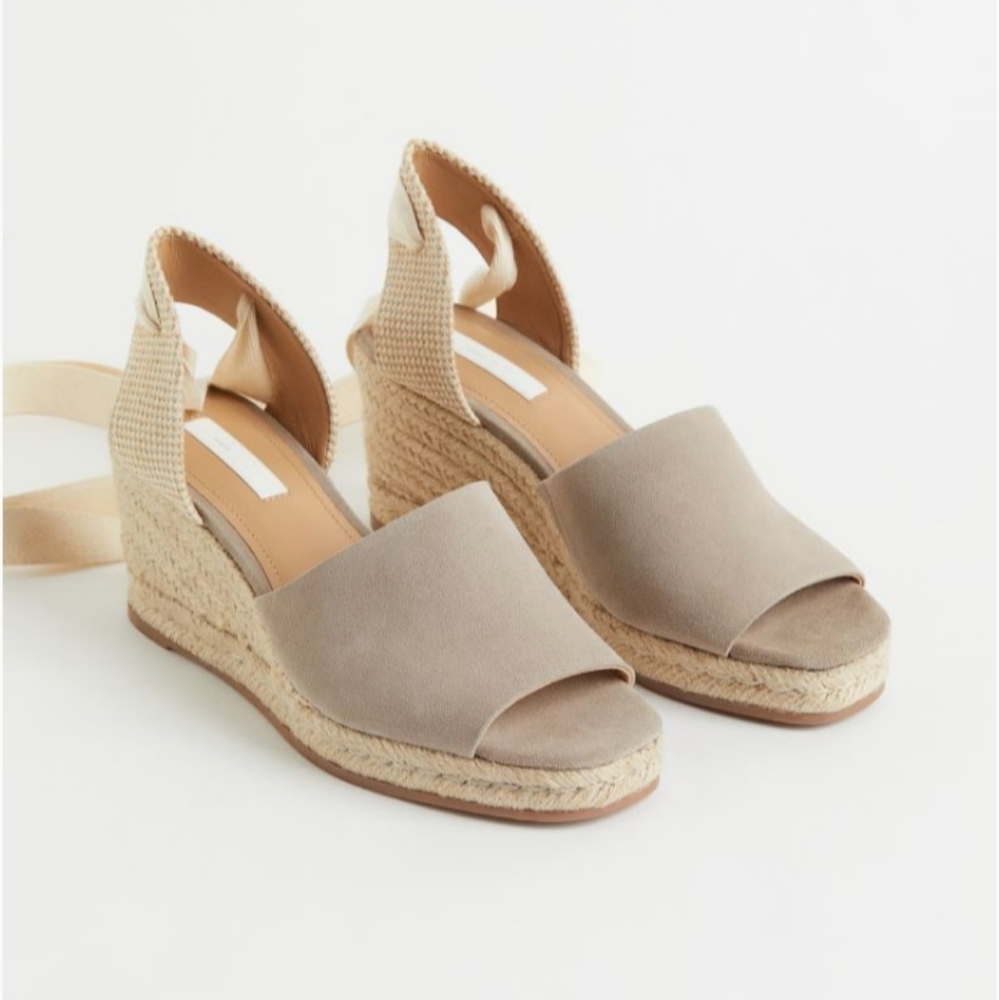 ⛔SOLD⛔🌱Host Pick🌱🆕️ NWT H&M Suede Espadrille Sandals in 'Taupe' - Picture 2 of 12